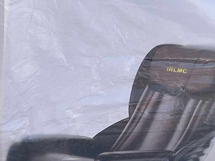 irlmc-deluxe-massage-chair-image-2