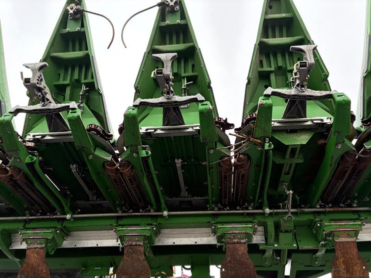 2024-john-deere-c12f-image-23