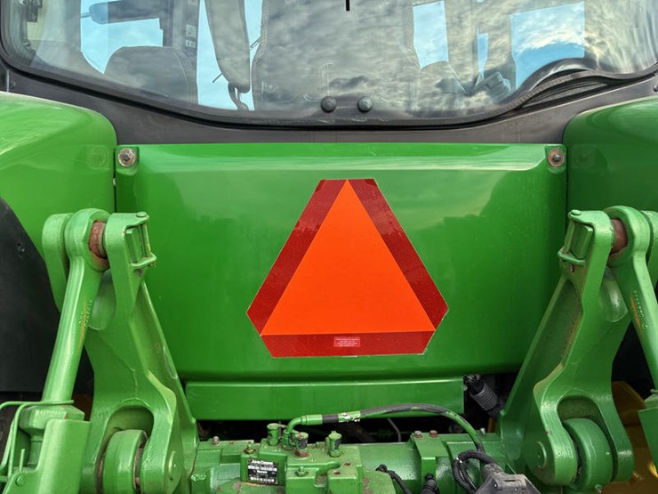 2012-john-deere-8260r-image-26