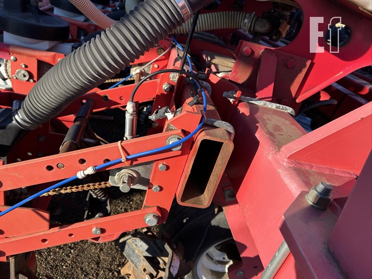 2009-white-8516-image-23