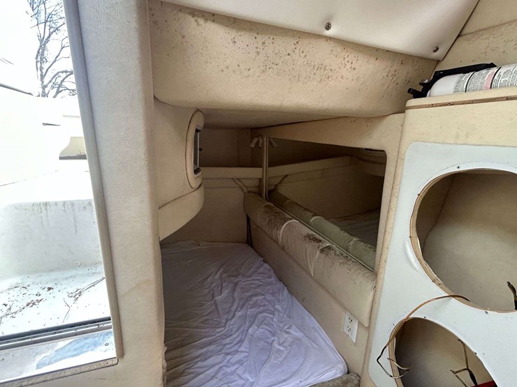 sea-ray-270-sundancer-boat-image-24