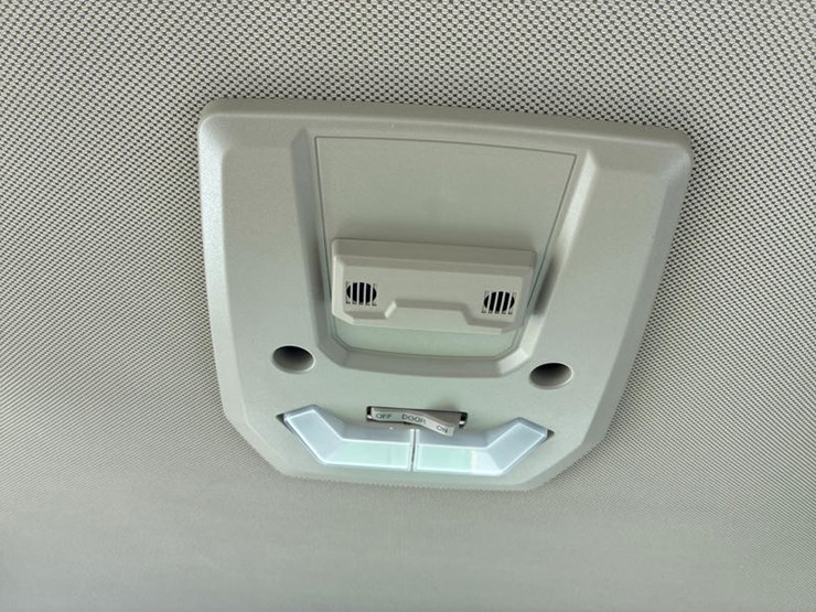 2021-john-deere-8rx-370-image-96