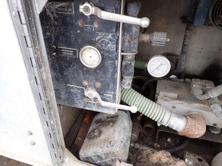 2002-sterling-l9500-image-48