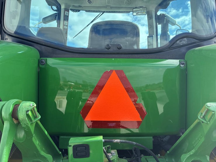 2013-john-deere-8335r-image-27