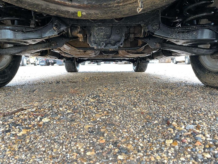 2012-nissan-armada-image-24