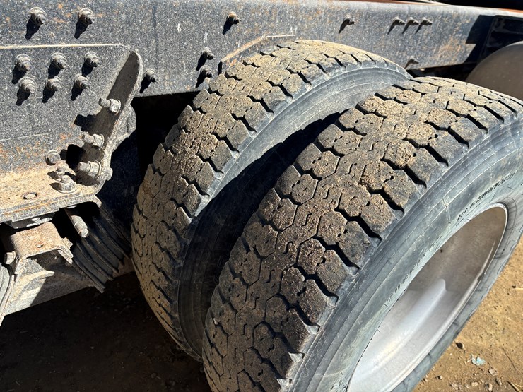 2009-peterbilt-340-image-89