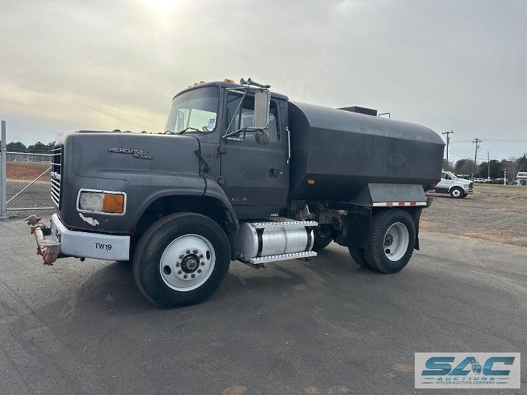 1994-ford-l9000-image-1