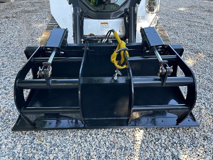 wildcat-68"-skid-steer-grapple-bucket-image-2
