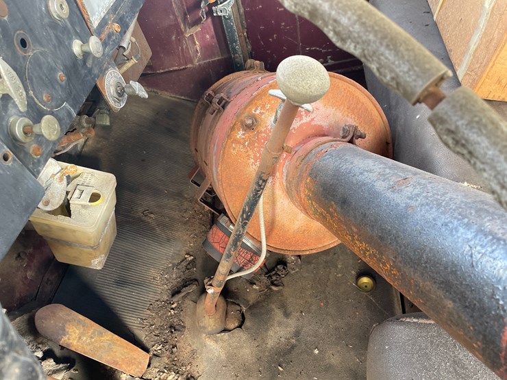 #4205-•-autocar-day-cab-semi-tractor,-(has-title)-image-23