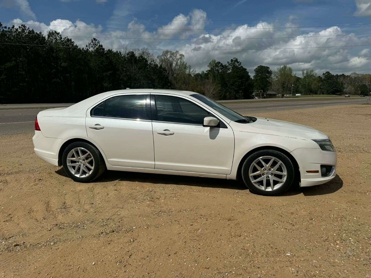 2012-ford-fusion-sel-fwd-4d-sedan-2.5-4cyl.-gasoline-(172,726-miles)-image-8