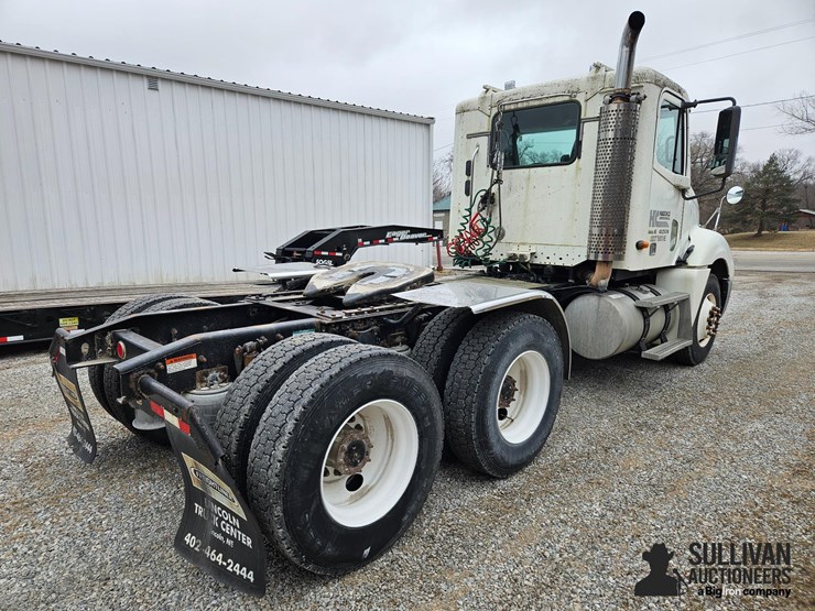 2003-freightliner-columbia-120-image-5