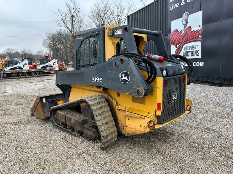 deere-319e-image-2