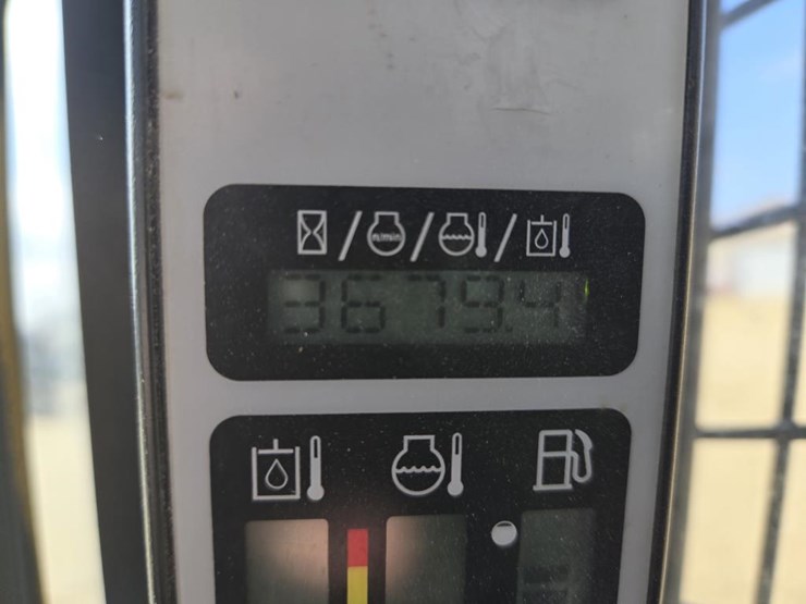 new-holland-l220-image-22