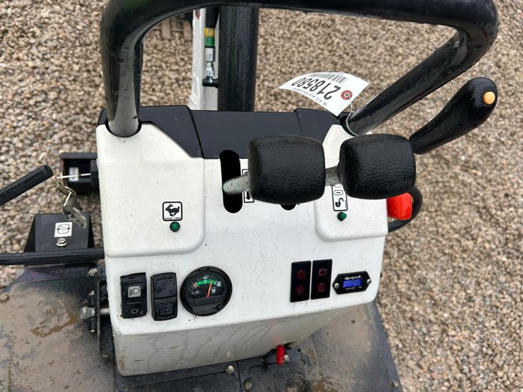 2023-bobcat-e10-image-17