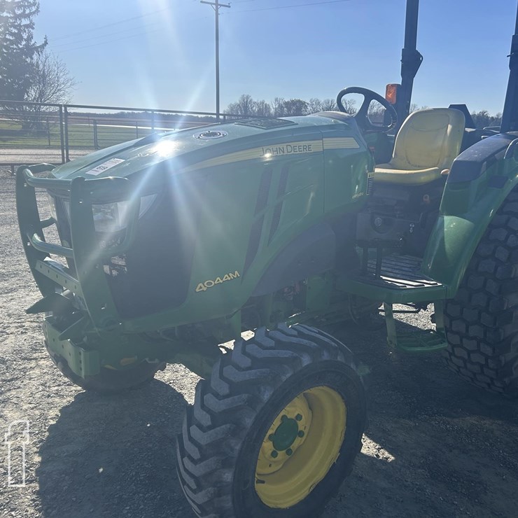 2015 JOHN DEERE 4044M