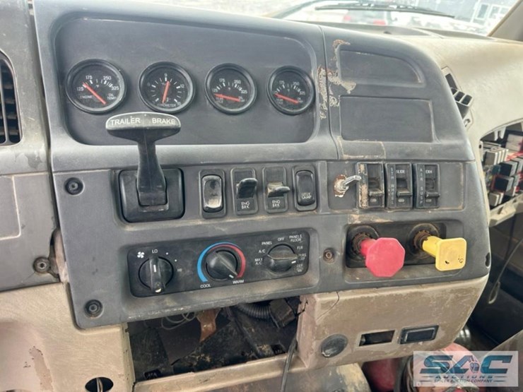 2007-sterling-l9000-4000-gallon-t/a-water-truck-image-24