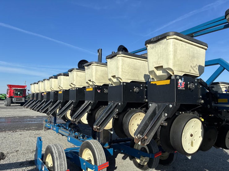 2010-kinze-3600-image-72