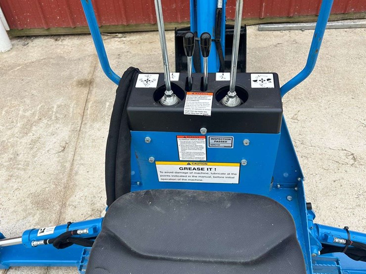 2025-ls-lb2100-backhoe-attachment-image-9