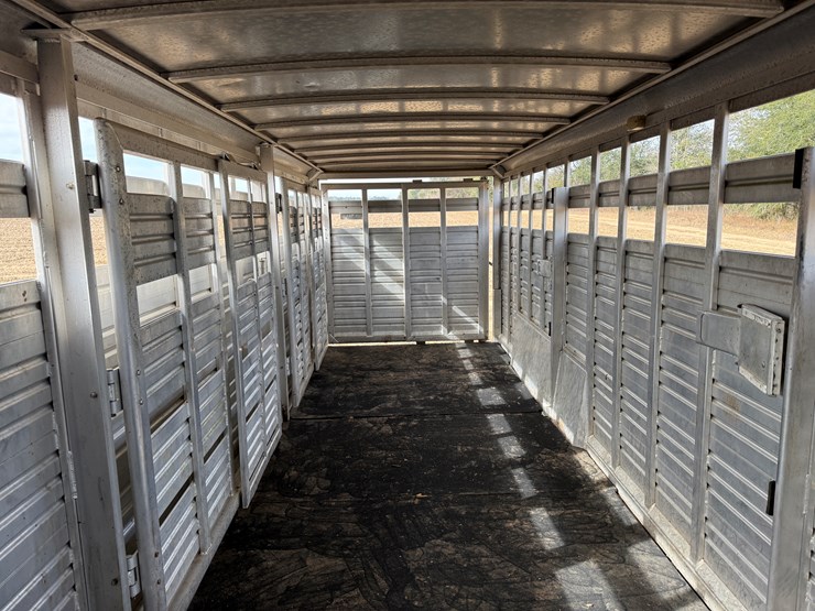 featherlite-24-ft-image-15