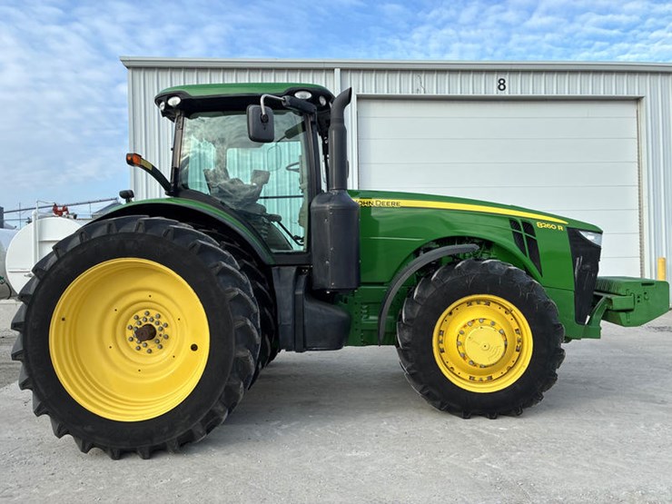 2012-john-deere-8260r-image-4