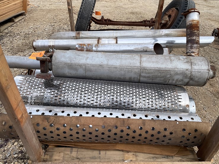 #4258-•-crate-of-exhaust-parts-image-2