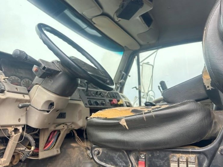 2007-sterling-l9000-4000-gallon-t/a-water-truck-image-23