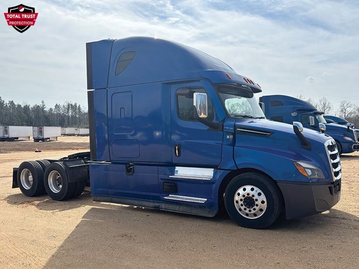 2021-freightliner-cascadia-126-image-2