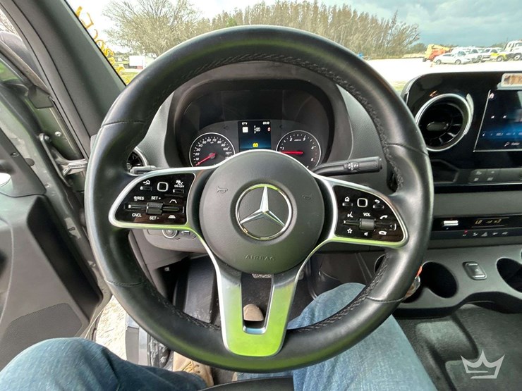 2021-mercedes-benz-sprinter-4500-image-15