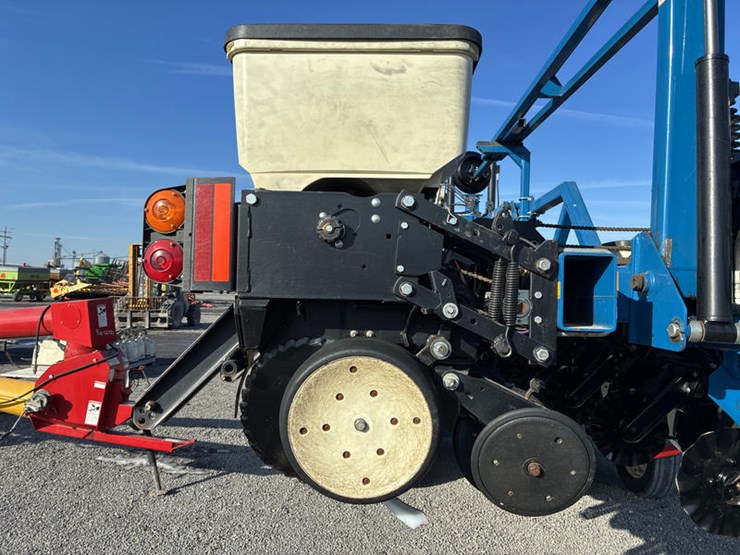 2010-kinze-3600-image-65