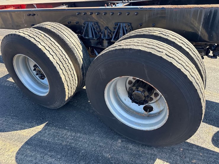 1999-peterbilt-357-image-10