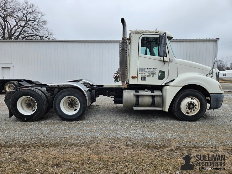 2003-freightliner-columbia-120-image-4