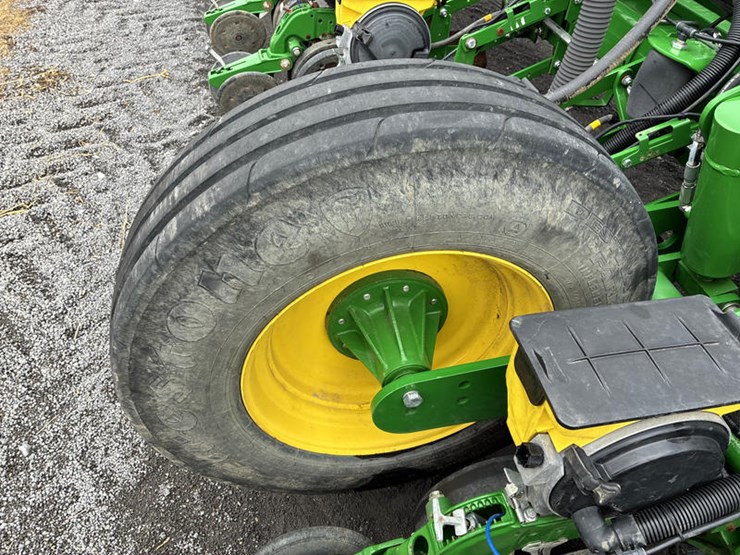 2019-john-deere-1775-image-48