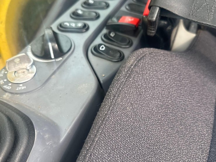 2022-komatsu-pc210-lc-image-25