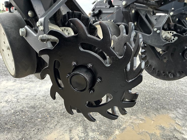 2010-kinze-3600-image-45