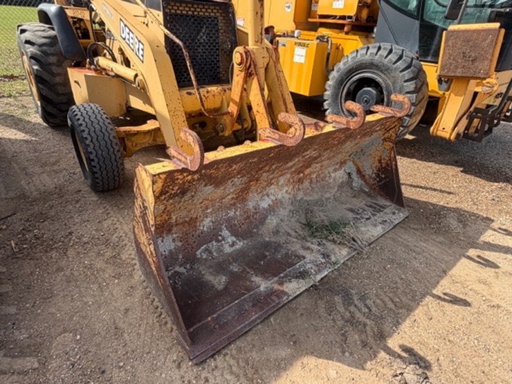 deere-210le-image-18