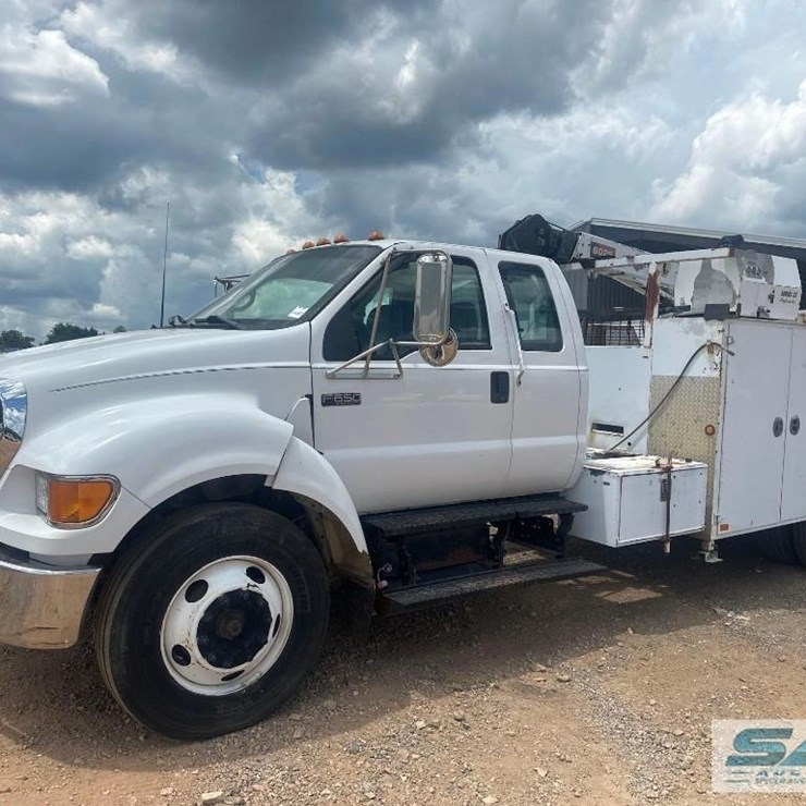 2005 FORD F650