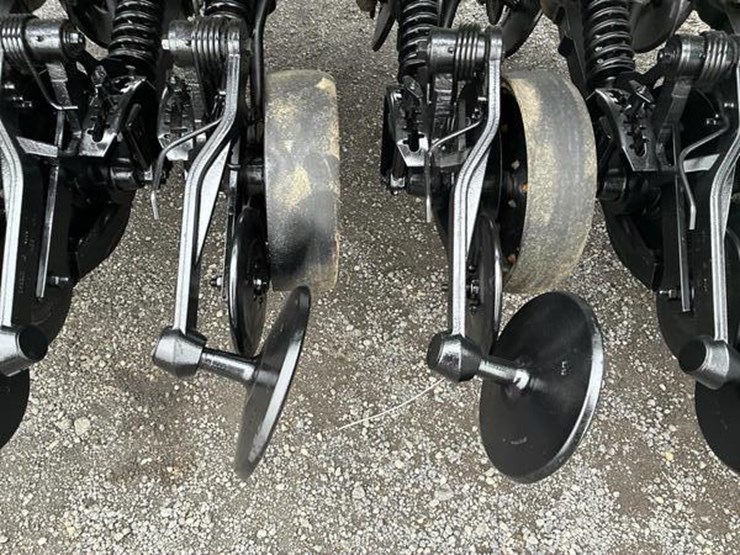 2003-john-deere-1590-image-52