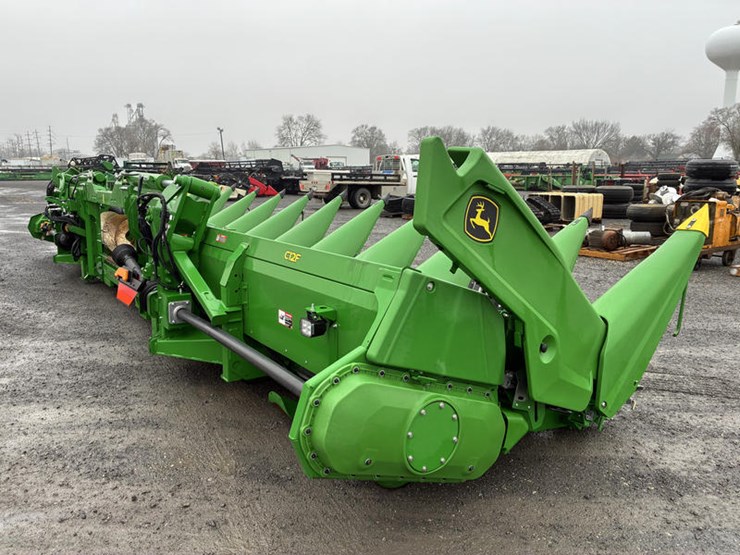 2024-john-deere-c12f-image-14