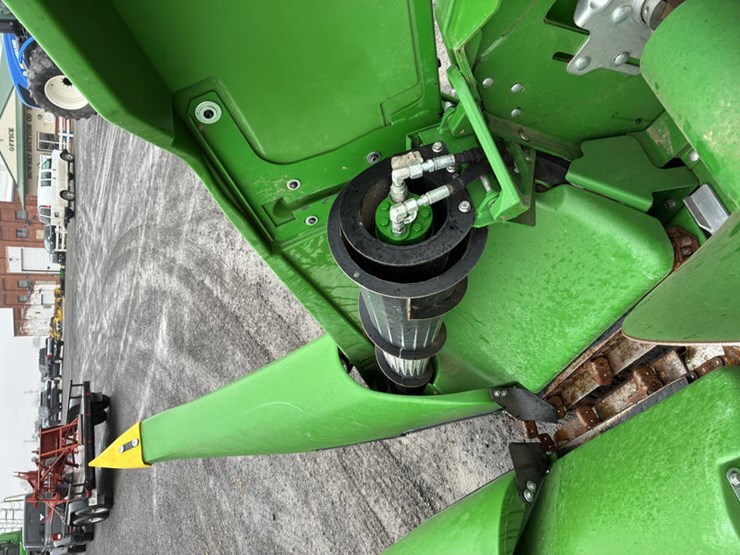 2024-john-deere-c12f-image-13