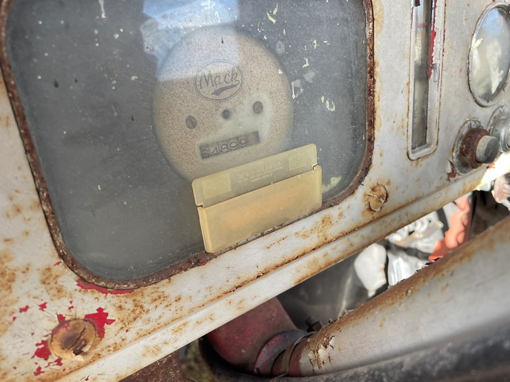 1951-mack-fire-apparatus-image-28