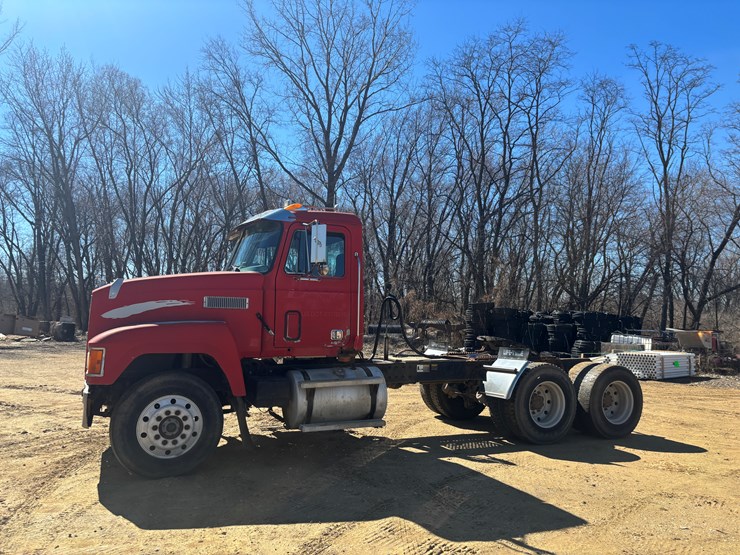 1993-mack-ch600-image-1