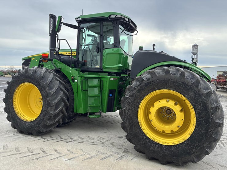 2025-john-deere-9r-590-image-7