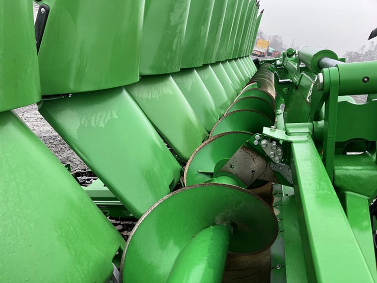 2024-john-deere-c16f-image-9