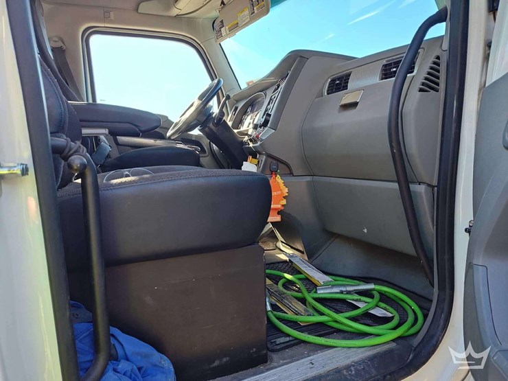 2019-kenworth-t880-image-37