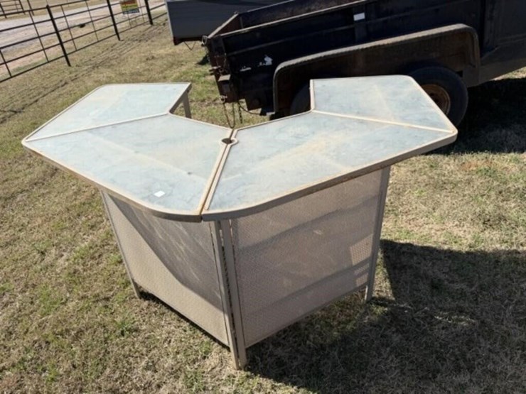 metal-patio-bar-image-1