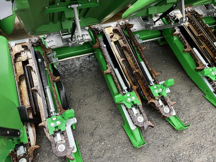 2024-john-deere-c16f-image-25