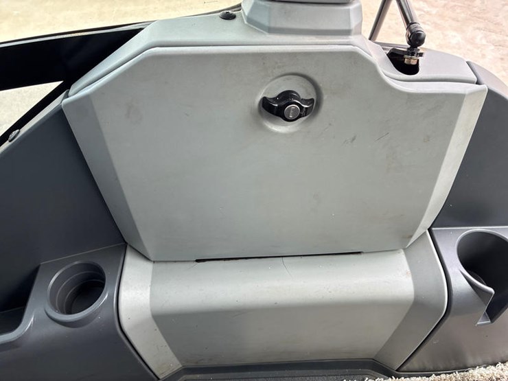 2017-caterpillar-415f2-image-73