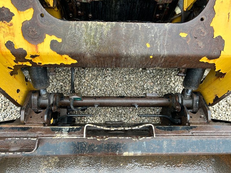 2019-caterpillar-242d-image-10