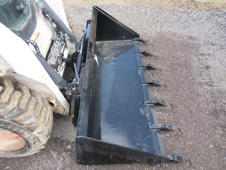 wildcat-72"-skid-steer-tooth-bucket-image-2