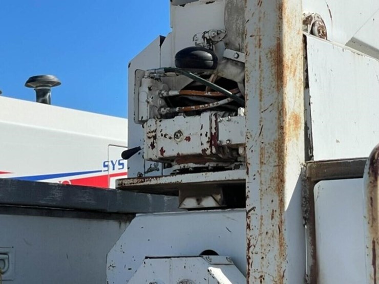 1996-ford-800-image-12